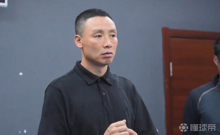 湖人罚下鲍尔，媒体热议：背后真相引猜测